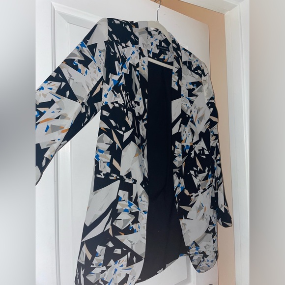 Brand new never worn pattern blazer - Picture 4 of 4